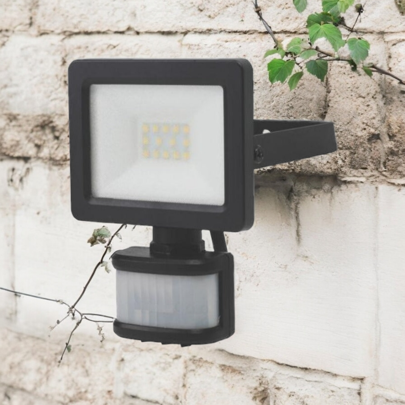 Outdoor Floodlight 10W LED Mains Wired Spotlight – Lighting Legends